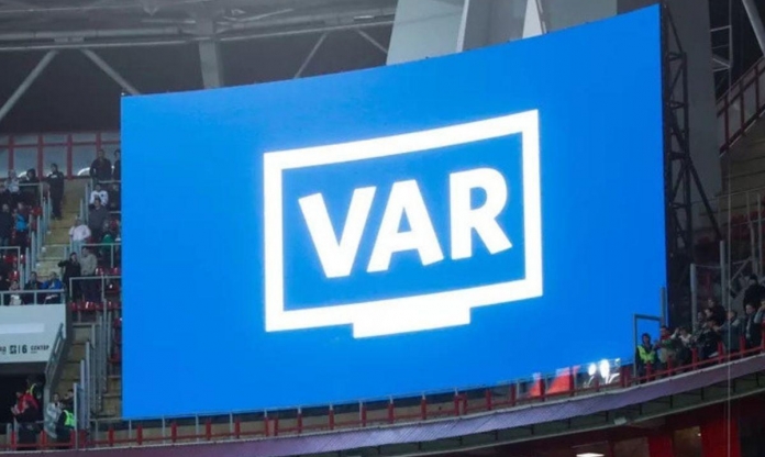 CHÍNH THỨC: UEFA 'cách mạng' VAR, trọng tài sắp được trao lại quyền lực
