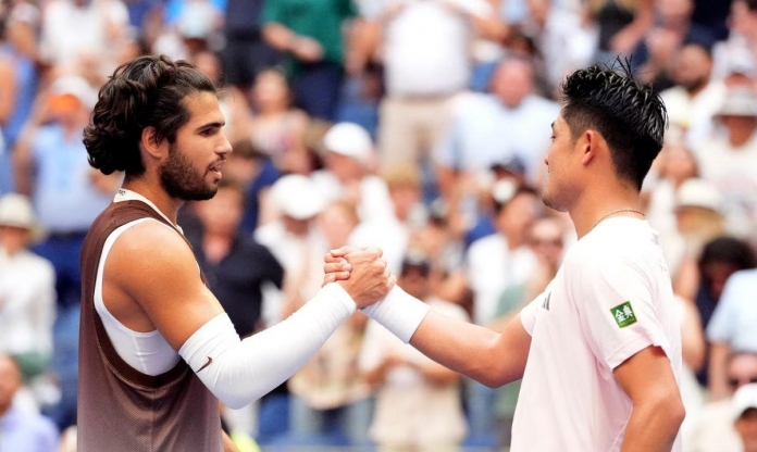 Alcaraz thắng dễ niềm tự hào Trung Quốc, thẳng tiến vòng 4 US Open