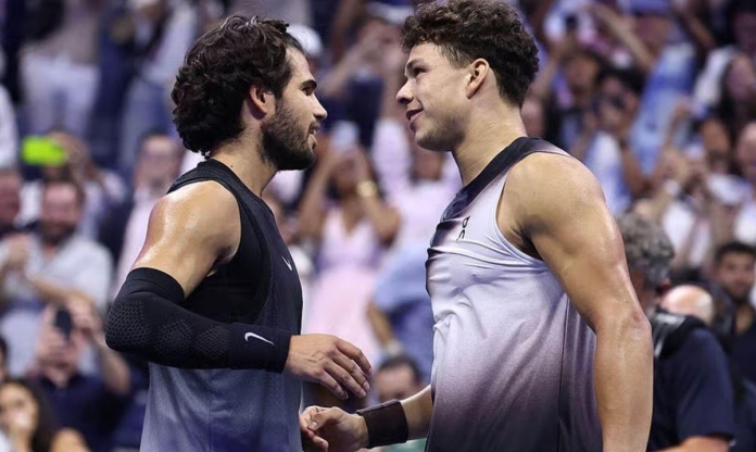 Quyết chiến tới gần 4 giờ sáng, Ben Shelton lật đổ nhà vua Alcaraz để tạo bán kết US Open toàn Mỹ