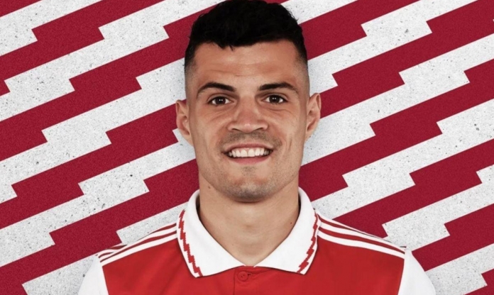 CHÍNH THỨC: Cựu đội trưởng Arsenal lĩnh án phạt vì dùng giấy tờ giả