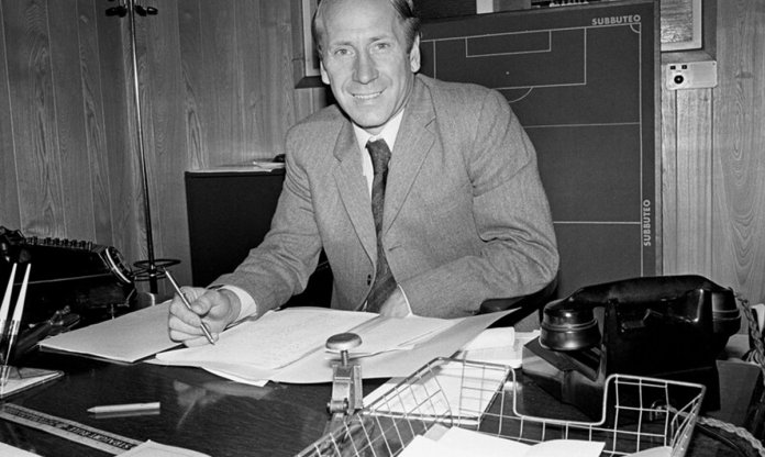 Sir Bobby Charlton sẽ sống mãi trong trái tim hàng triệu NHM