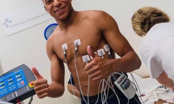 Mbappe hoàn tất kiểm tra y tế, nhận áo số 9 ở Real Madrid