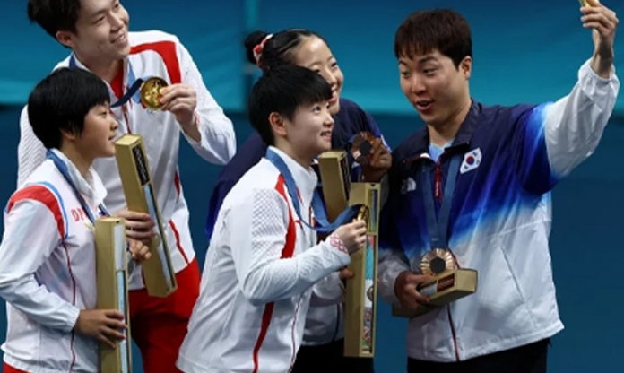 Tuyệt vời khoảnh khắc VĐV Triều Tiên và Hàn Quốc selfie tại Olympic 2024