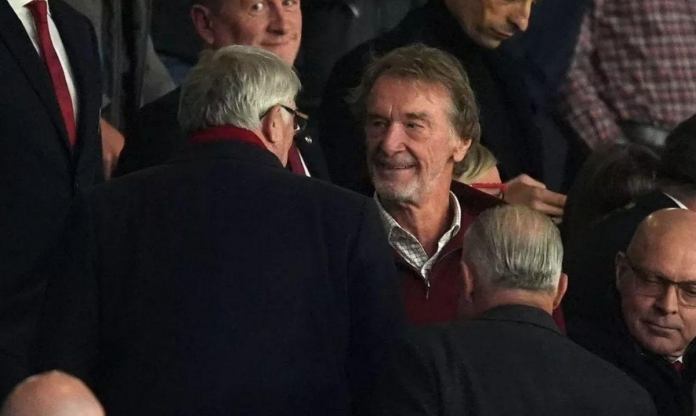 Jim Ratcliffe bị tố đang xé nát Man Utd