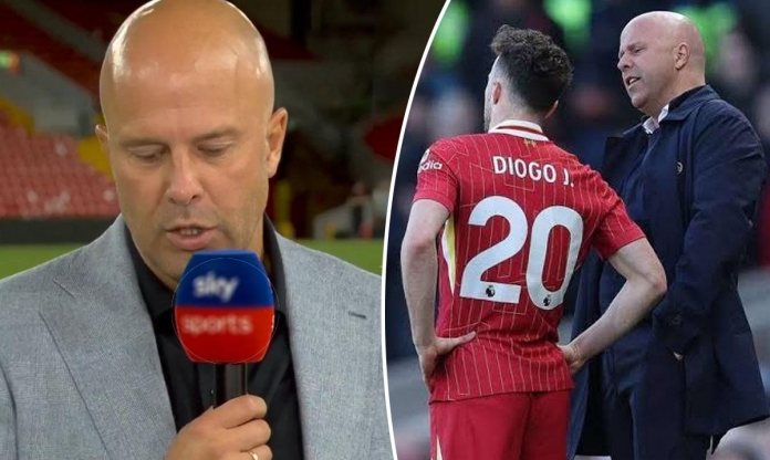 HLV Arne Slot: 'Tôi đã vô thức lướt tìm Diogo Jota để tung vào sân nhưng...'