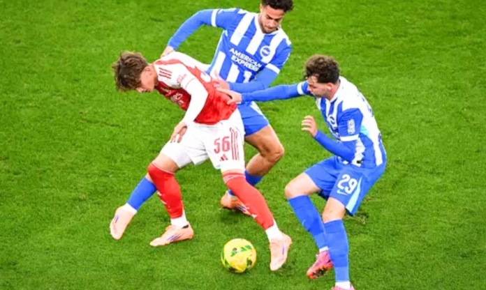 CĐV Arsenal bùng nổ với màn thể hiện của Max Dowman