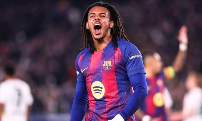 'Người hùng bất đắc dĩ' Kounde chỉ thẳng vấn đề của Barca