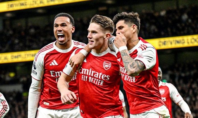 Arsenal dễ dàng hạ Tottenham, tiếp tục cuộc đua vô địch