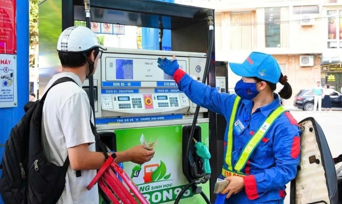 Giá xăng dầu hôm nay 6/4: Dầu thế giới tăng mạnh