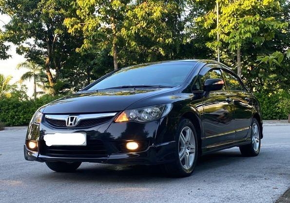 Giật mình Honda Civic 2009 rao bán chỉ hơn 200 triệu đồng sau 15 năm lăn bánh