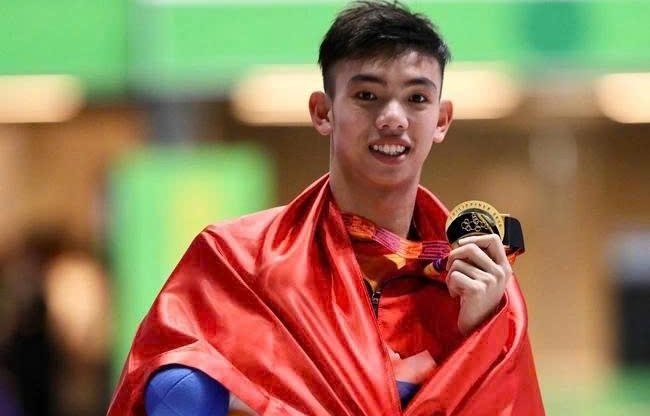 Nguyễn Huy Hoàng – “rái cá sông Gianh” vượt qua giới hạn thể lực để viết lại lịch sử bơi Việt Nam