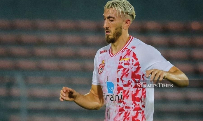 Giữa bão án phạt, Malaysia vẫn quyết nhập tịch sao Australia