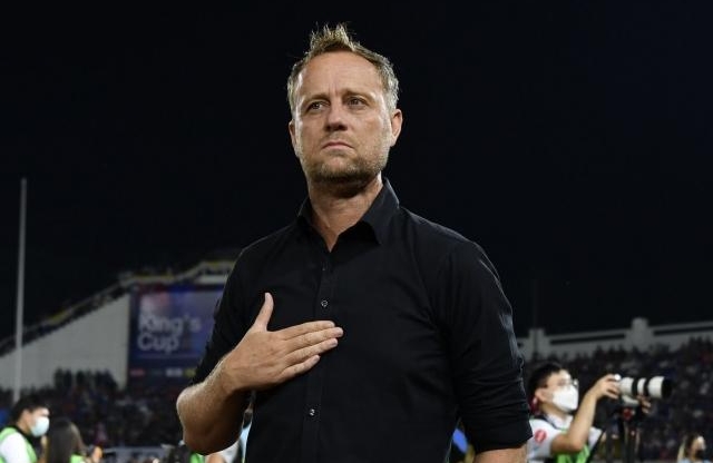 HLV Polking nói thẳng điều 'khó nghe' về trọng tài V.League