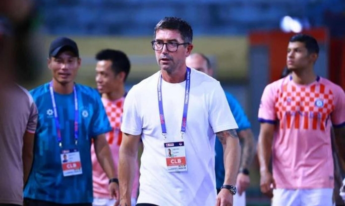 HLV Harry Kewell bức xúc tố thủ môn Đình Triệu câu giờ quá nhiều