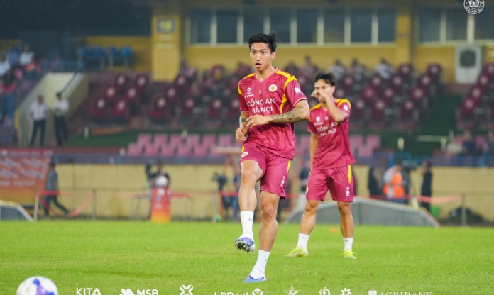 Đoàn Văn Hậu nhận tin buồn sau trận đấu căng thẳng