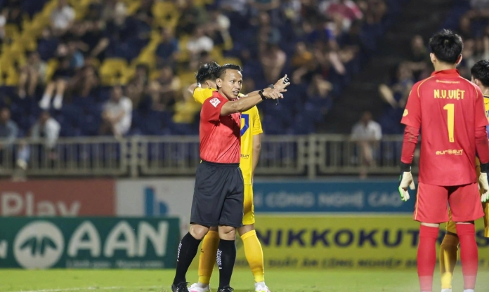 Lộ diện 2 trọng tài ngoại thổi 2 trận cực nóng V-League