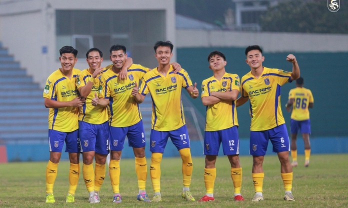 Đội bóng của HLV Park Hang Seo áp sát tấm vé lịch sử lên V-League