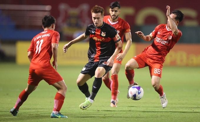 Bóng đá Việt Nam dậy sóng dịp nghỉ lễ với những cuộc đối đầu nảy lửa