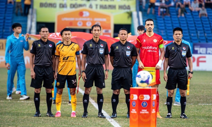Trọng tài FIFA của Malaysia bắt chính 2 trận đấu khốc liệt nhất V-League