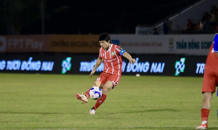 Công Phượng lập siêu phẩm khó tin trong ngày tái xuất