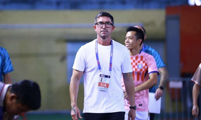 HLV Harry Kewell lên tiếng đầy thận trọng sau khi Hà Nội FC vào top 3