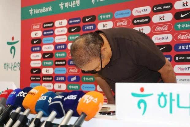 NÓNG: HLV Park Hang Seo từ chức sau cú sốc World Cup