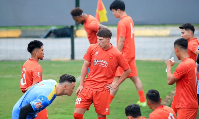 HLV Kim Sang Sik và bài toán mới với 3 sao Việt kiều tại FIFA ASEAN Cup