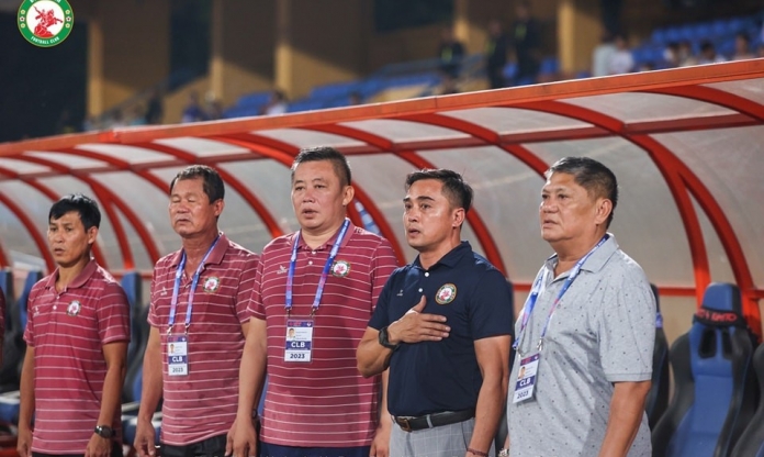 HLV V-League chỉ thẳng 2 thủ môn xuất sắc nhất Việt Nam