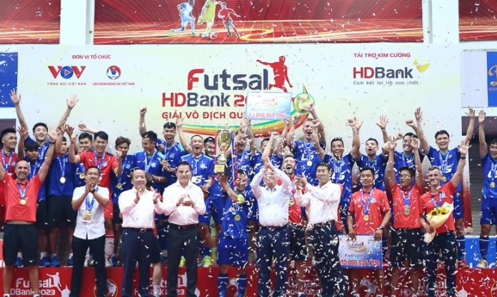 Hồ Văn Ý và đồng đội giúp CLB vô địch Việt Nam lần thứ 14