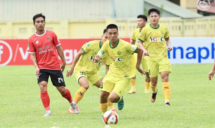 'Siêu nhân' của bóng đá Việt Nam bị đội hạng Nhất thanh lý