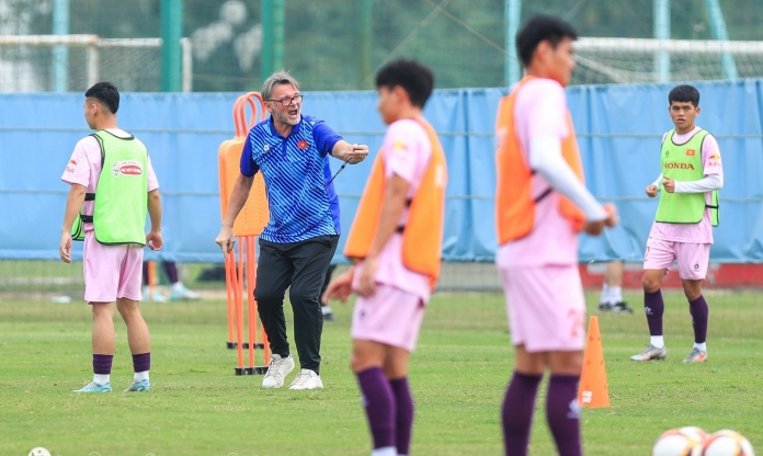 HLV Troussier loại 11 cầu thủ để chuẩn bị cho Asian Cup