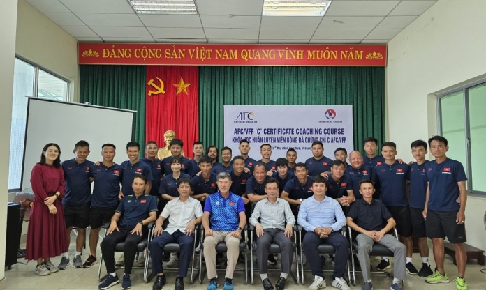 Trợ lý phân tích ĐT Việt Nam hoàn thành khóa học HLV