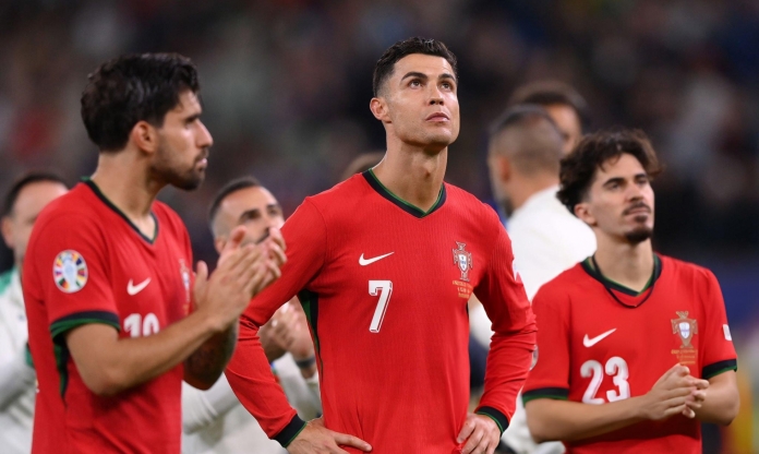 Ronaldo bình thản đến đau lòng trong ngày Bồ Đào Nha bị loại