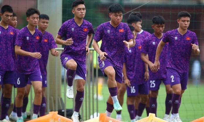 VIDEO: U17 Việt Nam tập luyện hăng say trước ngày sang Nhật Bản