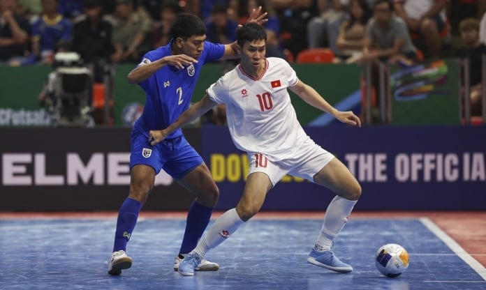 Futsal Thái Lan chia tay 2 huyền thoại