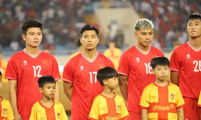 Hậu vệ phải số 1 ĐT Việt Nam chấn thương sát ngày hội quân