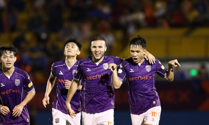 Ngoại binh V-League bất ngờ nhận danh hiệu quả bóng bạc