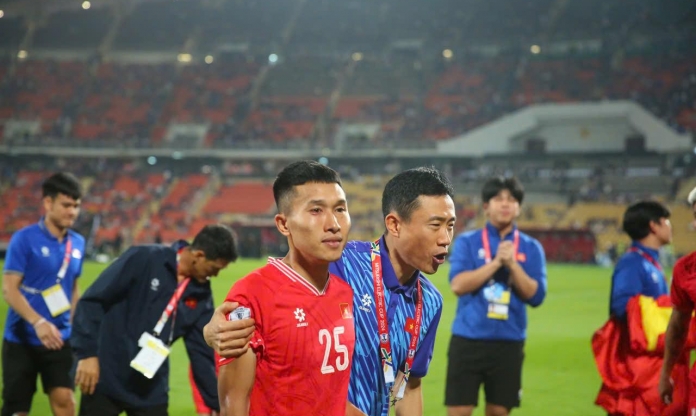 Sau 1 tháng vô địch AFF Cup, sao ĐT Việt Nam mới được ăn mừng