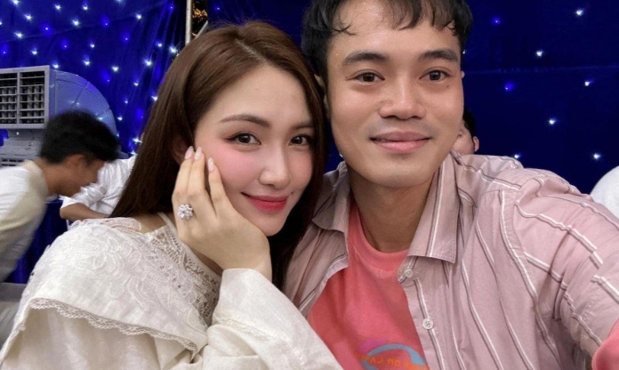 Choáng váng trước số tiền mà Văn Toàn cho Hoà Minzy vay, đúng bạn thân nhà người ta!