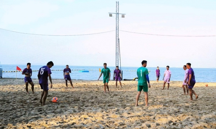 Tuyển Việt Nam bước vào buổi tập đầu tiên ở Thái Lan