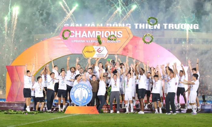 Chủ tịch VFF chúc mừng CLB Nam Định vô địch V-League