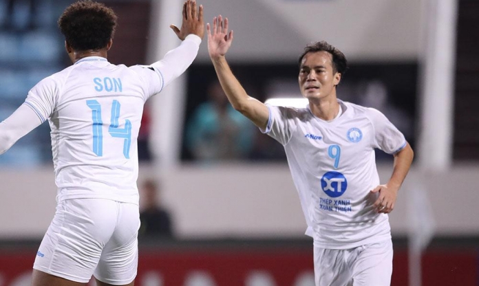 Tiền đạo chủ lực ĐT Việt Nam phẫu thuật thành công