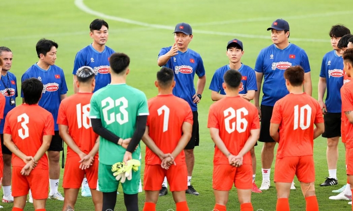 Ai sẽ tạm thời thay HLV Kim Sang Sik dẫn dắt ĐT Việt Nam?