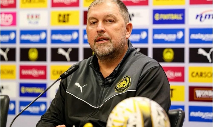 HLV Malaysia bỏ ngoài tai án phạt FIFA trước trận gặp Lào