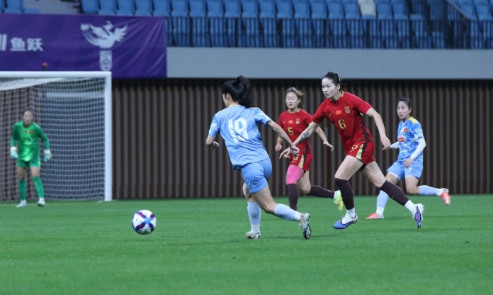 Hot girl ĐT nữ Việt Nam nói gì khi xé lưới Trung Quốc?