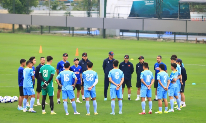 ĐT Việt Nam tập buổi đầu tiên chỉ có vỏn vẹn 10 cầu thủ