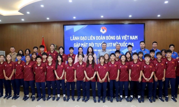 U17 nữ Việt Nam nhận doping tinh thần từ lãnh đạo VFF