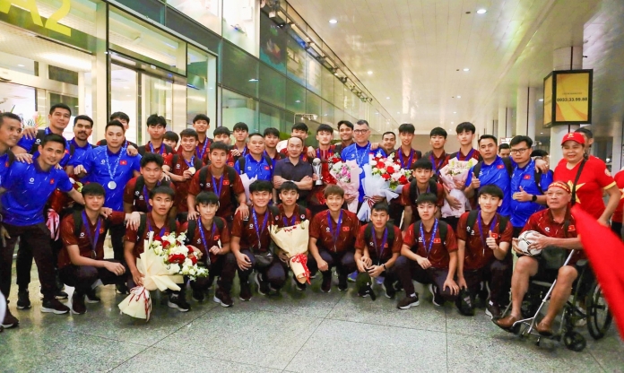 HLV Brazil cùng tuyển Việt Nam mang cúp ĐNÁ về nước