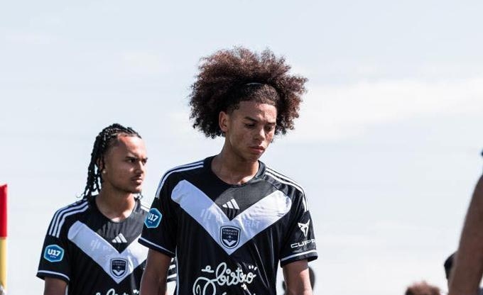 Thần đồng Việt kiều 100 năm có 1 bất ngờ rời Việt Nam về Pháp