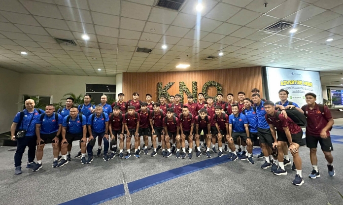 Vừa đến Indonesia đá giải AFF, U19 Việt Nam đã lập tức gây sốt